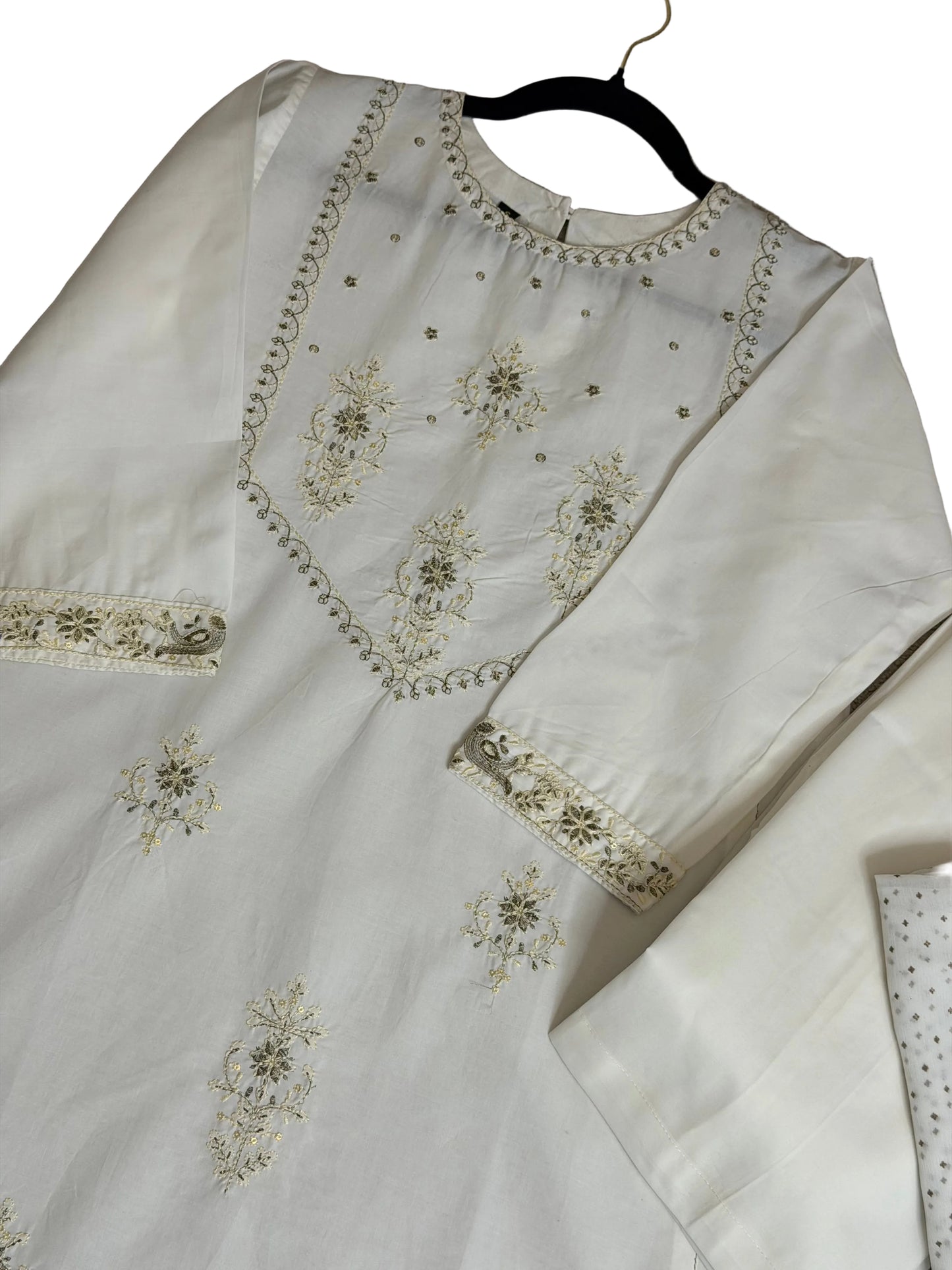 White Embroidered 3-Piece Suit Set – Elegant Festive Wear