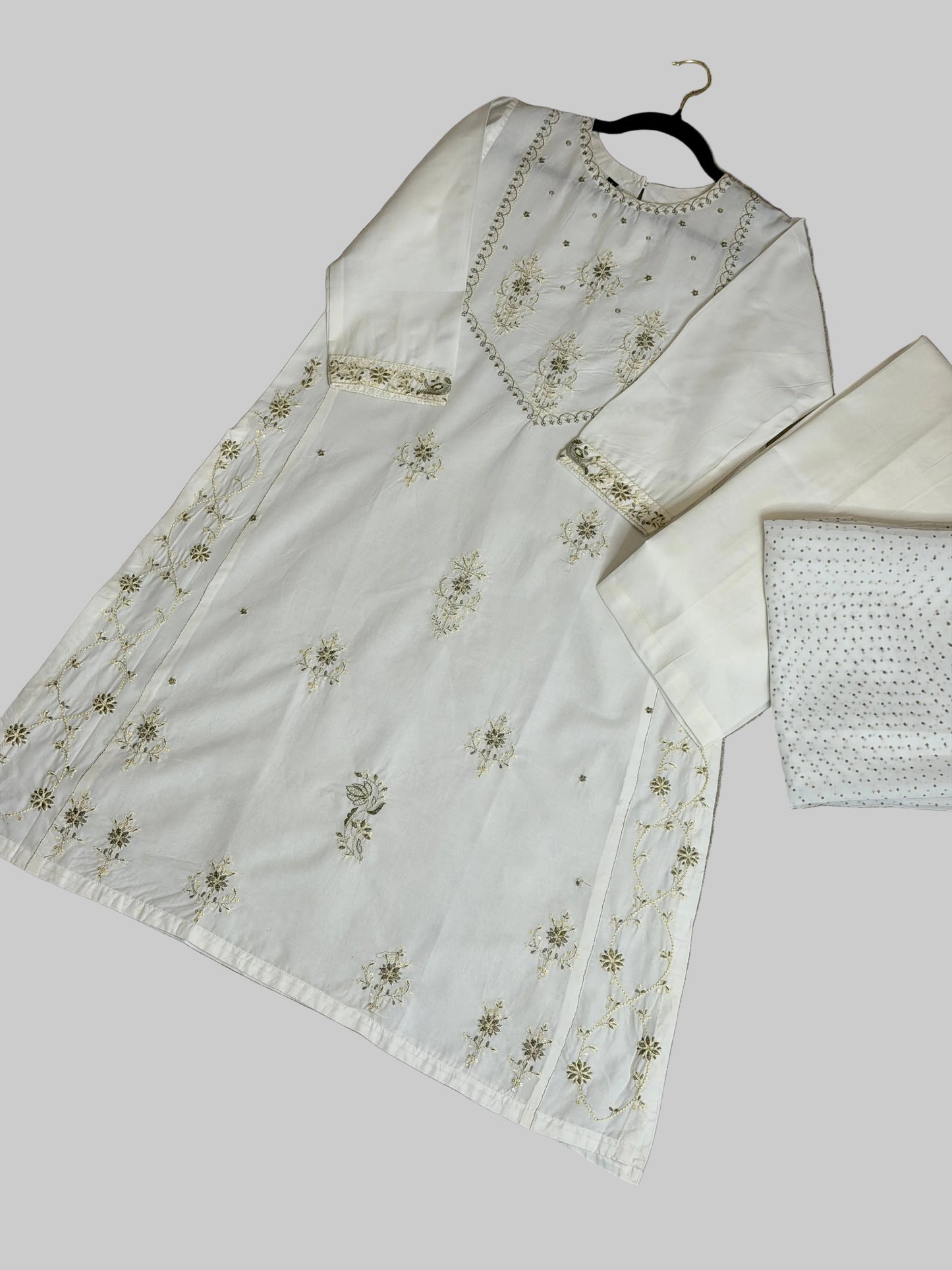 White Embroidered 3-Piece Suit Set – Elegant Festive Wear